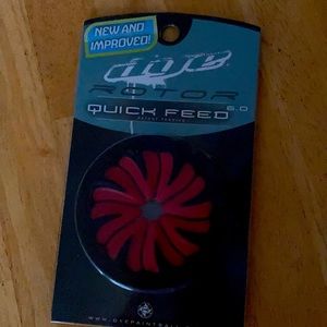 Dye Rotor Quick Feed Lid 6.0 Black/Red